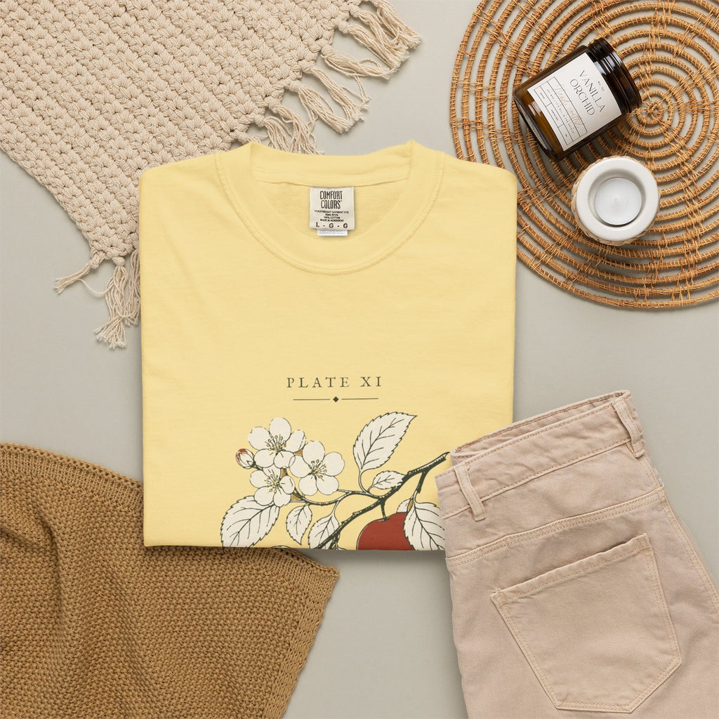 Apple Plate Tee in Butter, fabric and print detail