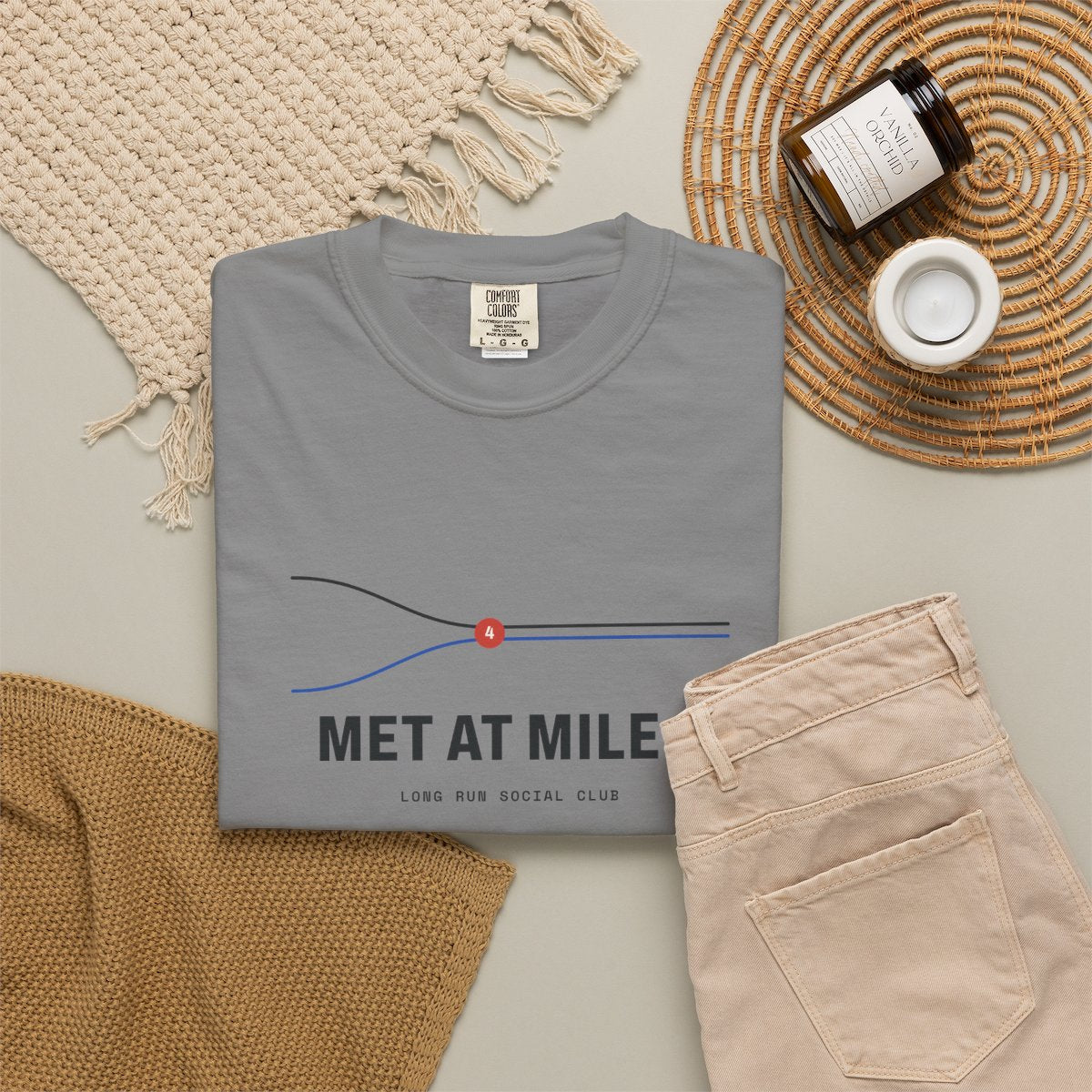 Met at Mile 4 Tee in Grey, fabric and print detail