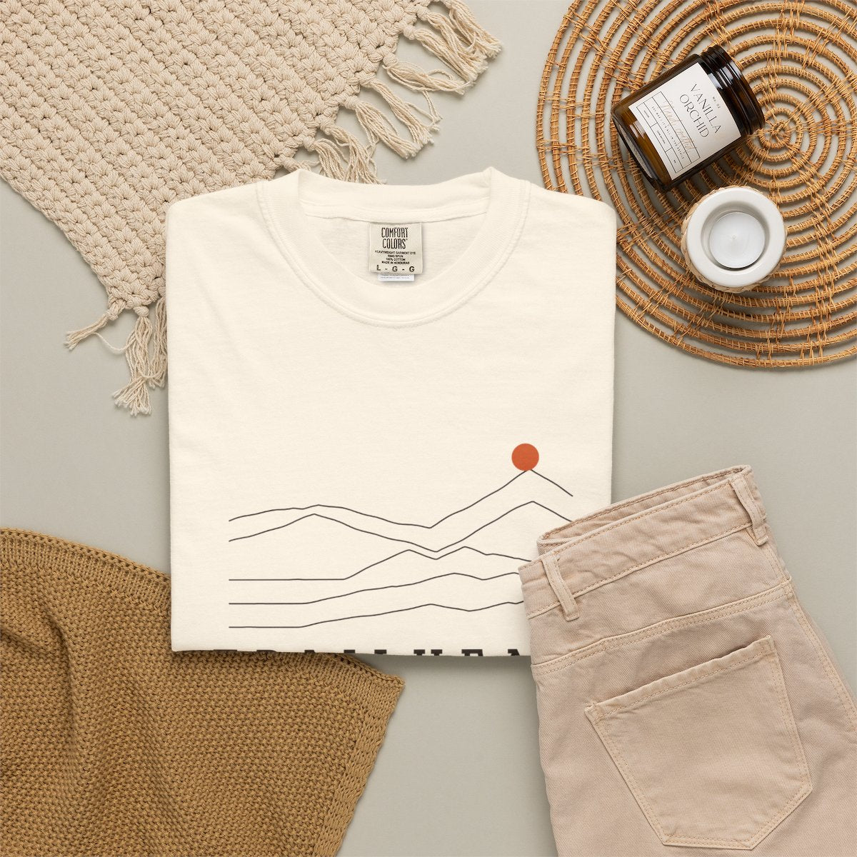 Ridgeline Tee in Ivory, fabric and print detail