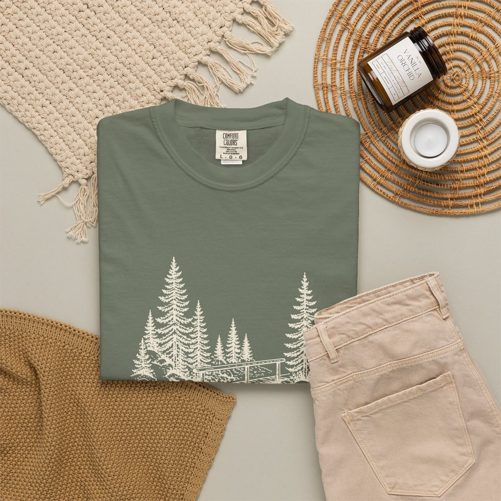 Footbridge Tee in Moss, fabric and print detail