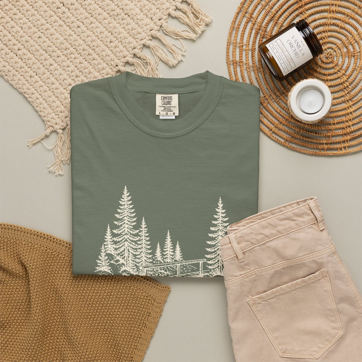 Footbridge Tee in Moss, fabric and print detail