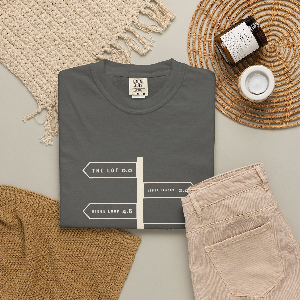 Trail Junction Tee in Pepper, fabric and print detail